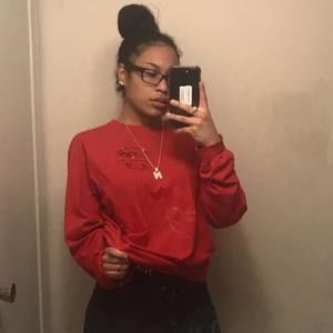 Meet your Posher, Dominique